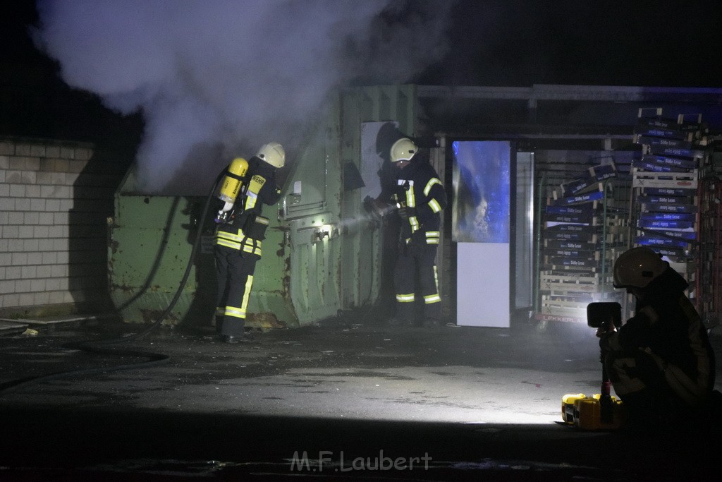 Feuer Papp Presscontainer Koeln Hoehenberg Bochumerstr P020.JPG - Miklos Laubert